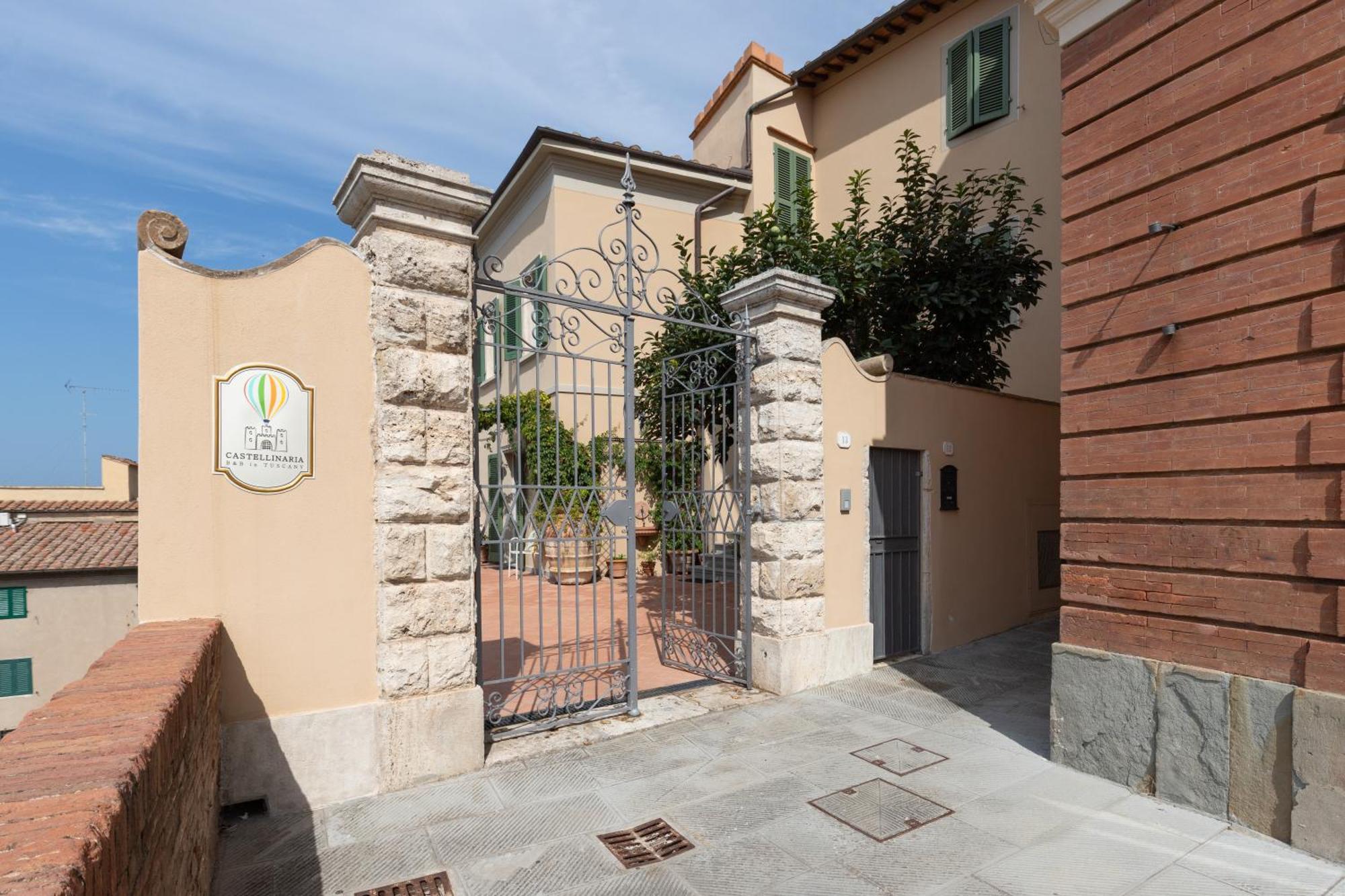 Castellinaria Bed & Breakfast Lari Exterior photo